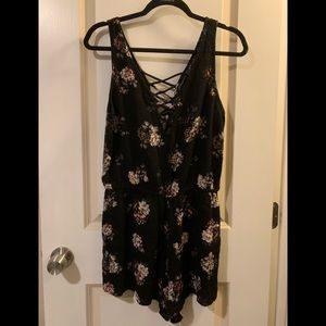 Kendall & Kylie V neck flowery romper